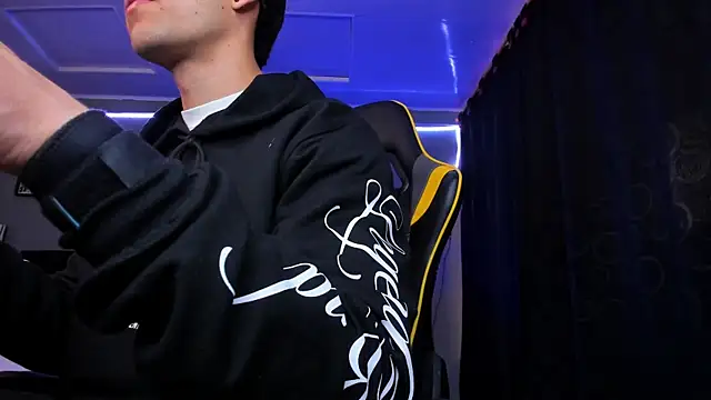 alexgiraldo   online show from December 3, 2025, 11:53 am