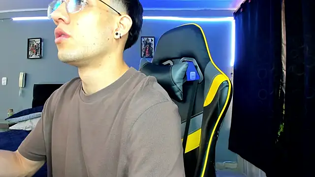 alexgiraldo   online show from September 12, 2025, 12:49 pm