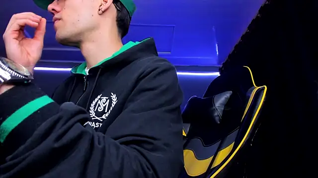 alexgiraldo   online show from September 29, 2025, 12:11 pm