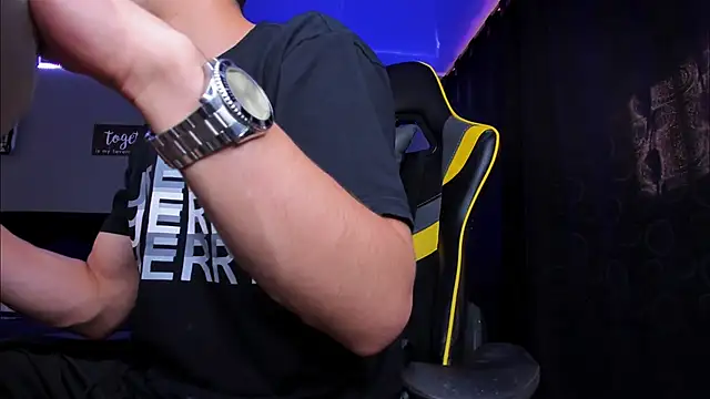 alexgiraldo   online show from October 21, 2025, 2:27 pm