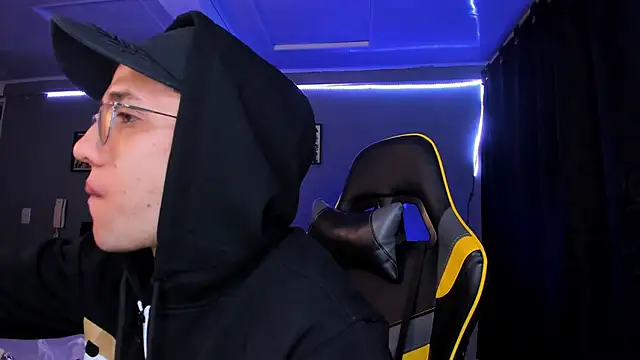 alexgiraldo   online show from December 1, 2025, 6:14 am