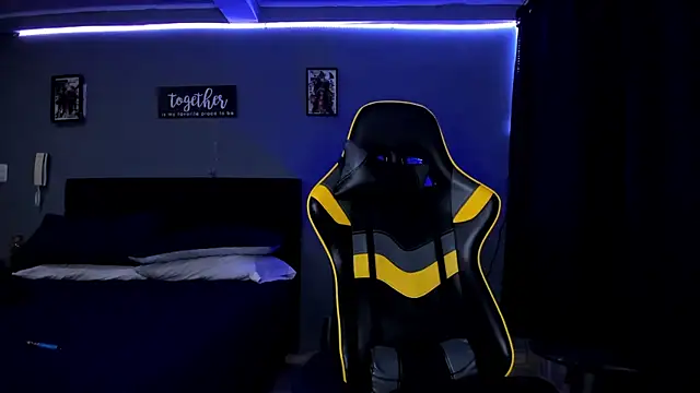 alexgiraldo   online show from September 15, 2025, 11:10 am