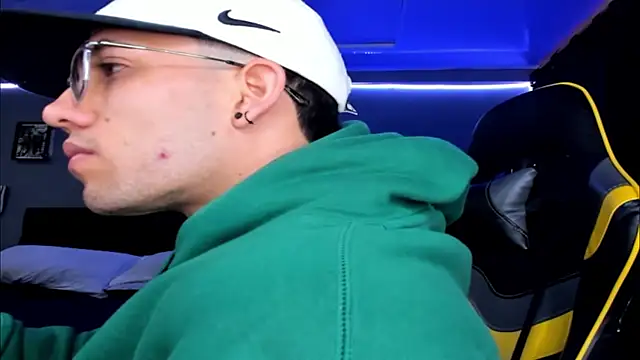 alexgiraldo   online show from October 10, 2025, 12:28 pm