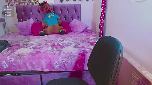 Snapshot of Estrella__sex chatting on October 21, 2025, 8:08 pm Estrella sex online show from October 21, 2025, 8:08 pm