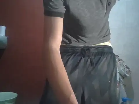 chicooxx online show from October 3, 2025, 5:53 am