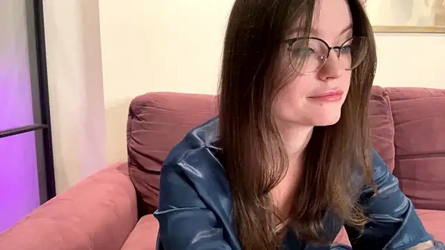 Snapshot of mia_shine_bright_wow chatting on September 30, 2025, 4:40 am mia shine bright wow online show from September 30, 2025, 4:40 am