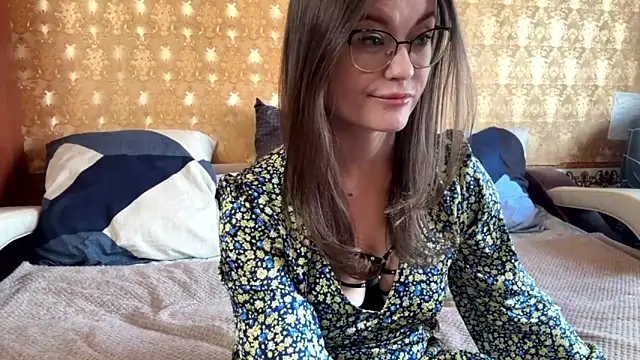 Snapshot of mia_shine_bright_wow chatting on October 16, 2025, 5:49 am mia shine bright wow online show from October 16, 2025, 5:49 am