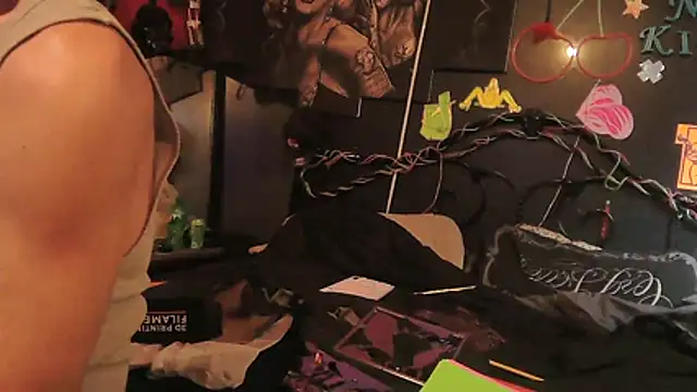 Snapshot of Splash_Queen420 chatting on March 18, 2026, 2:26 am Splash Queen420 online show from March 18, 2026, 2:26 am