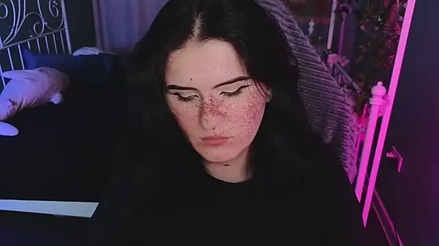 Snapshot of Dark_Shine chatting on November 12, 2025, 6:06 am Dark Shine online show from November 12, 2025, 6:06 am