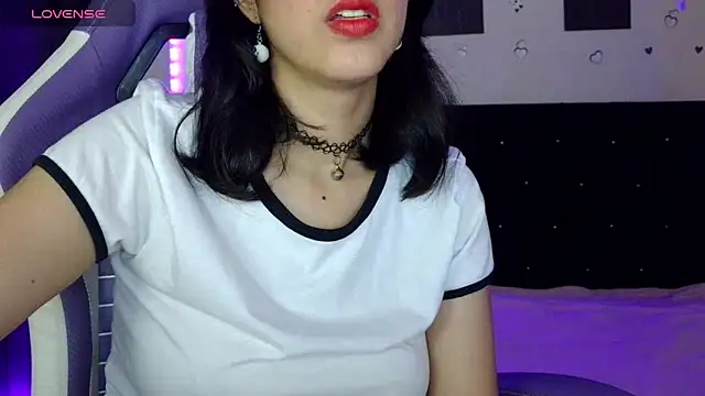Snapshot of AvlieQueen chatting on April 10, 2026, 7:48 am AvlieQueen online show from April 10, 2026, 7:48 am