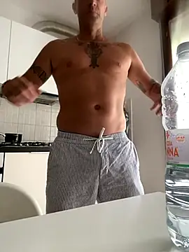 Snapshot of Maurinho3005 chatting on September 10, 2025, 8:24 am Maurinho3005 online show from September 10, 2025, 8:24 am