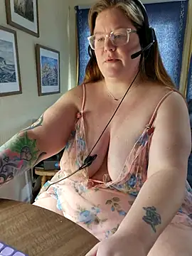 Snapshot of Love86Emily chatting on April 2, 2026, 5:30 pm Love86Emily online show from April 2, 2026, 5:30 pm