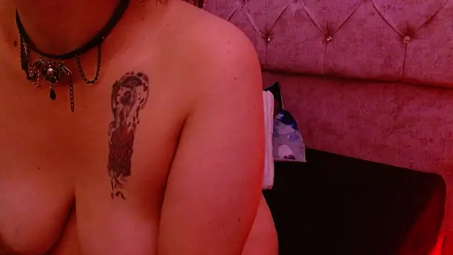 Snapshot of Susanahotsexxx chatting on November 17, 2025, 9:57 am Susanahotsexxx online show from November 17, 2025, 9:57 am