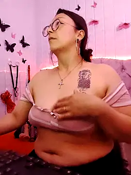 Snapshot of Susanahotsexxx chatting on November 14, 2025, 1:42 am Susanahotsexxx online show from November 14, 2025, 1:42 am