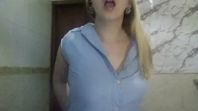 Snapshot of MiyaHottie chatting on May 16, 2026, 4:22 am MiyaHottie online show from May 16, 2026, 4:22 am