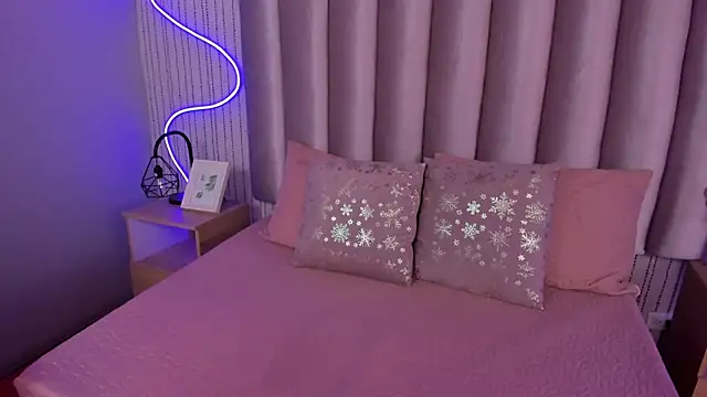 SamanthaPeachss online show from October 21, 2025, 12:04 pm