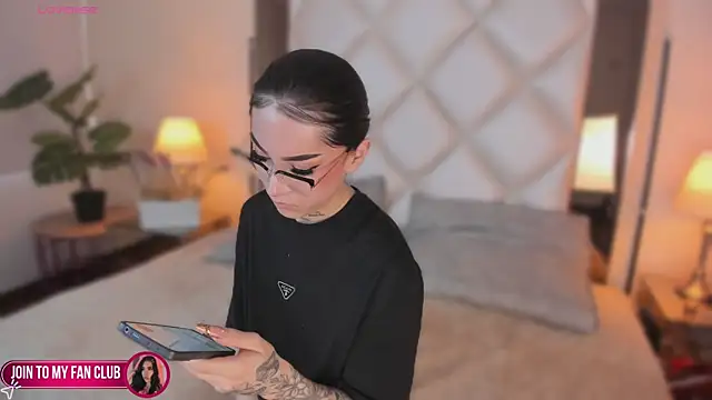 Megan DH online show from October 2, 2025, 12:52 pm
