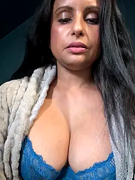 Angelaarayexx online show from October 15, 2025, 12:02 pm