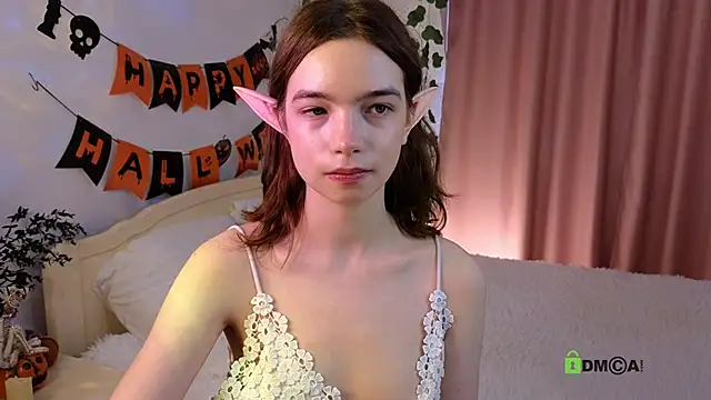 Snapshot of Evi_Brook chatting on October 29, 2025, 8:46 am Evi Brook online show from October 29, 2025, 8:46 am