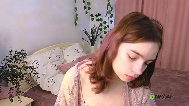 Snapshot of Evi_Brook chatting on October 14, 2025, 6:36 am Evi Brook online show from October 14, 2025, 6:36 am