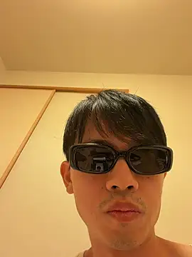 iiiviviii online show from November 1, 2025, 4:56 pm