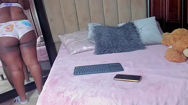 AriaGreenn online show from October 7, 2025, 12:06 pm