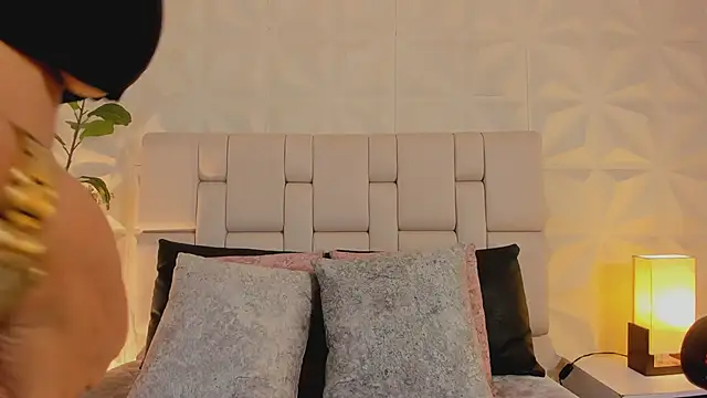 Snapshot of scarlettadams__ chatting on December 15, 2025, 12:00 pm scarlettadams online show from December 15, 2025, 12:00 pm