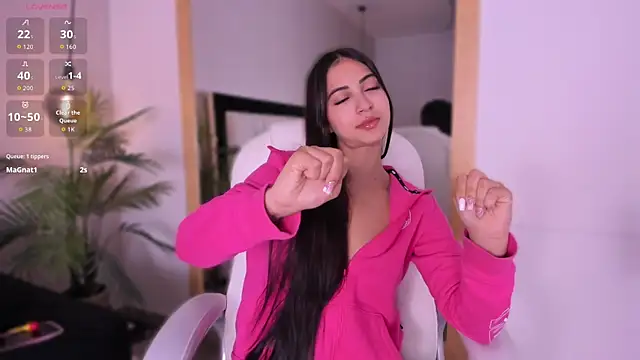 Snapshot of Kendall__blake chatting on October 14, 2025, 12:06 pm Kendall blake online show from October 14, 2025, 12:06 pm