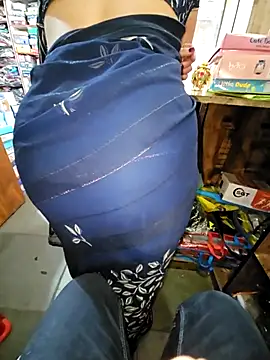 Snapshot of indianhotwife639 chatting on December 5, 2025, 5:50 am indianhotwife639 online show from December 5, 2025, 5:50 am