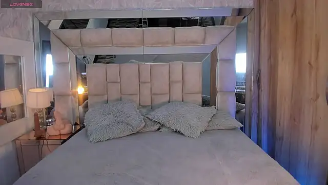 Snapshot of MaddyGray_ chatting on November 2, 2025, 11:04 am MaddyGray online show from November 2, 2025, 11:04 am