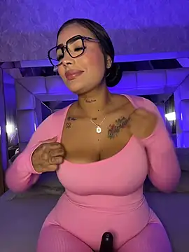 Snapshot of MaddyGray_ chatting on December 3, 2025, 7:13 pm MaddyGray online show from December 3, 2025, 7:13 pm