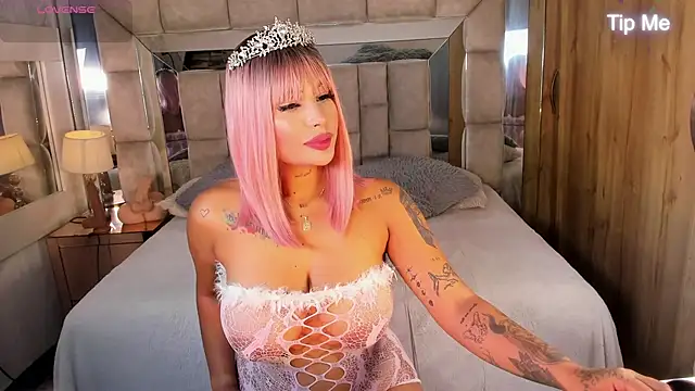 Snapshot of MaddyGray_ chatting on October 18, 2025, 6:21 pm MaddyGray online show from October 18, 2025, 6:21 pm