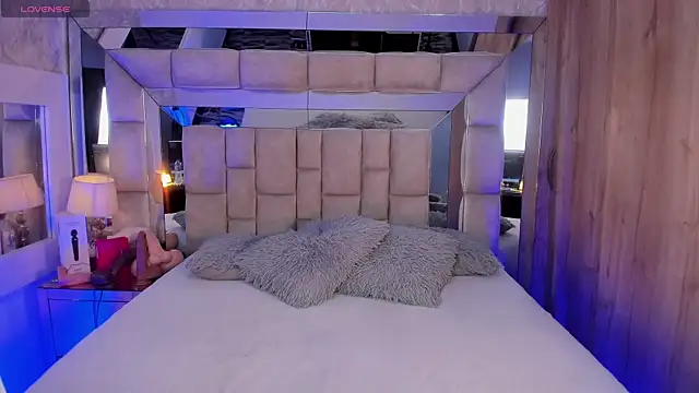 Snapshot of MaddyGray_ chatting on November 11, 2025, 7:08 pm MaddyGray online show from November 11, 2025, 7:08 pm