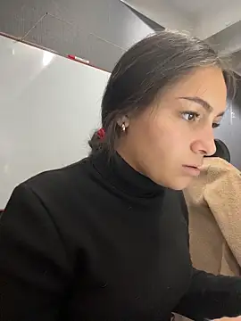 Alyha Cortes online show from February 16, 2026, 1:54 pm