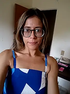 vivizinha27 online show from April 24, 2026, 5:15 pm