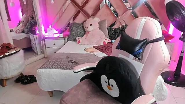 sara slut21 online show from February 27, 2025, 5:40 am