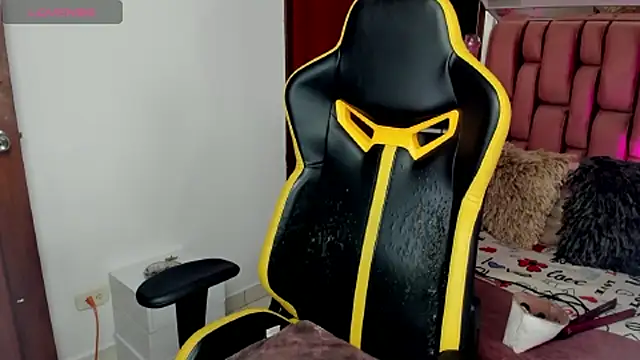 sara slut21 online show from March 4, 2025, 8:49 pm