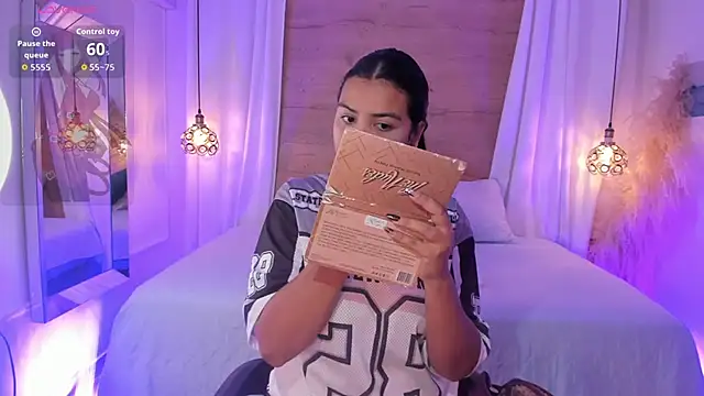 Snapshot of Artemisa08 chatting on March 12, 2026, 2:39 am Artemisa08 online show from March 12, 2026, 2:39 am