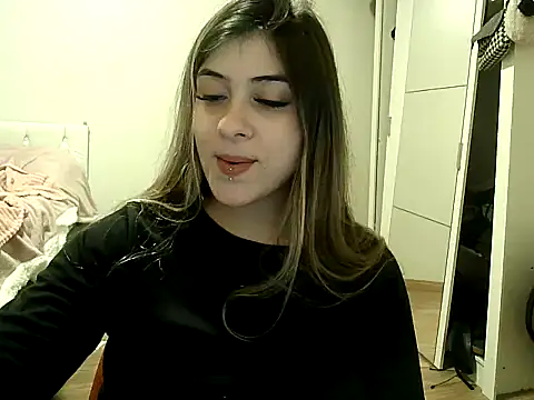 Snapshot of Becca_B chatting on June 6, 2026, 9:53 pm Becca B online show from June 6, 2026, 9:53 pm