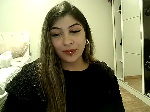 Snapshot of Becca_B chatting on June 17, 2026, 2:22 am Becca B online show from June 17, 2026, 2:22 am