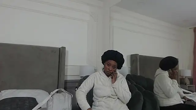 NatashaSilver online show from November 20, 2025, 1:01 pm