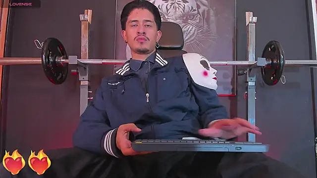 Snapshot of DimitriDeluxe chatting on November 1, 2025, 8:14 pm DimitriDeluxe online show from November 1, 2025, 8:14 pm