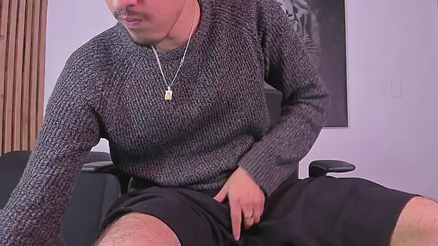 Snapshot of DimitriDeluxe chatting on October 8, 2025, 7:36 pm DimitriDeluxe online show from October 8, 2025, 7:36 pm