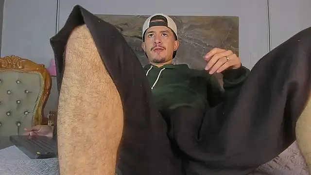 Snapshot of DimitriDeluxe chatting on October 31, 2025, 12:35 pm DimitriDeluxe online show from October 31, 2025, 12:35 pm