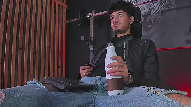 Snapshot of DimitriDeluxe chatting on November 12, 2025, 7:51 pm DimitriDeluxe online show from November 12, 2025, 7:51 pm