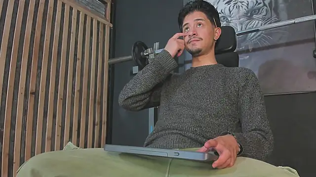 Snapshot of DimitriDeluxe chatting on November 26, 2025, 7:36 pm DimitriDeluxe online show from November 26, 2025, 7:36 pm