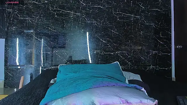 Snapshot of DimitriDeluxe chatting on November 15, 2025, 1:15 pm DimitriDeluxe online show from November 15, 2025, 1:15 pm