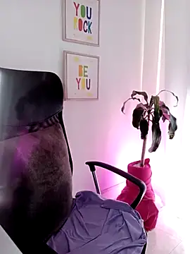 kim7  online show from May 9, 2026, 1:36 pm
