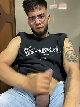 Snapshot of King_Draven3 chatting on December 4, 2025, 12:37 pm King Draven3 online show from December 4, 2025, 12:37 pm