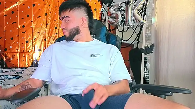 Snapshot of King_Draven3 chatting on October 22, 2025, 7:24 pm King Draven3 online show from October 22, 2025, 7:24 pm